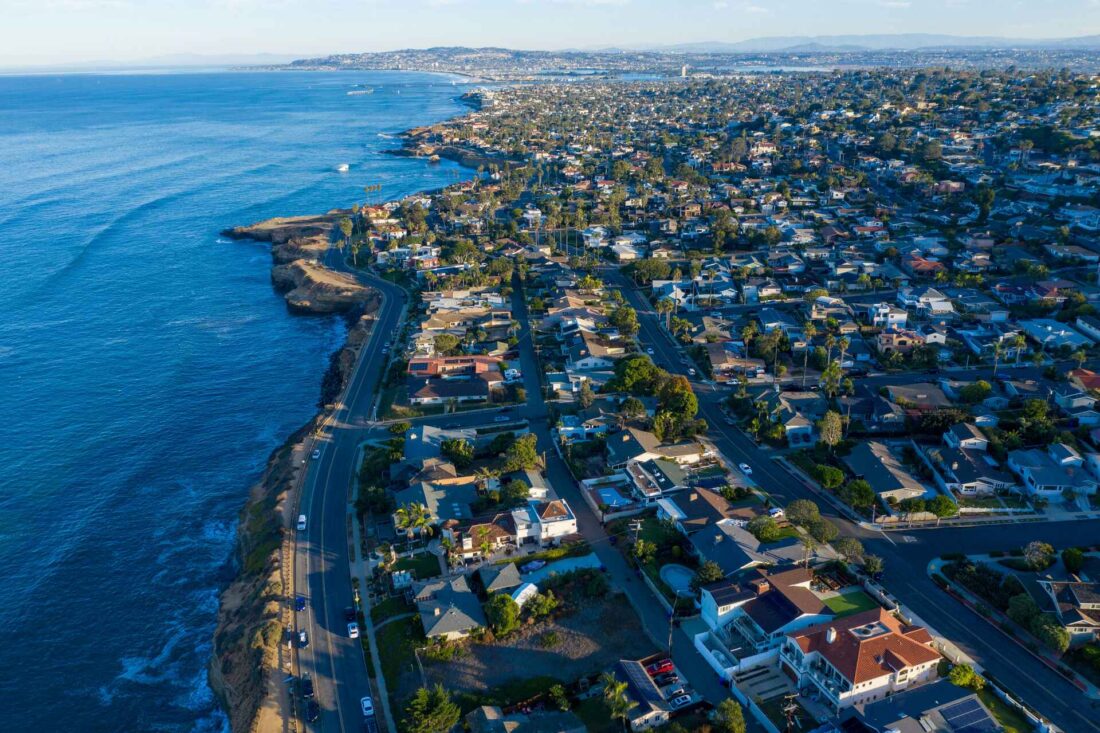 Embracing the coastal beauty of San Diego, capturing the essence of moving and living by the sea. The vast expanse of the Pacific Ocean unfolds along the city's shoreline, symbolizing a journey of transition and a new chapter in the vibrant and picturesque landscapes of San Diego