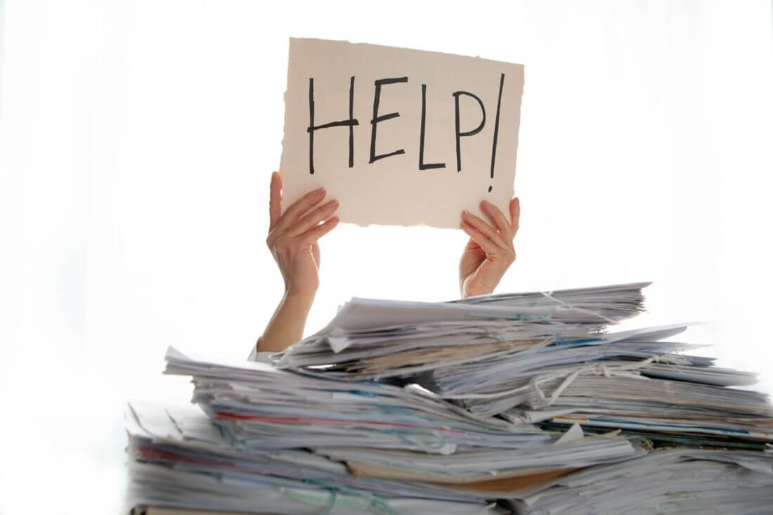Don’t hesitate to ask for help to get into order all papers before long-distance moving