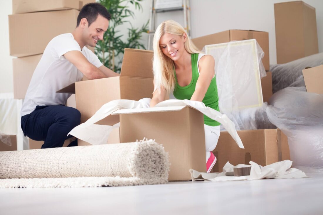 Couple is packing the household for long-distance moving